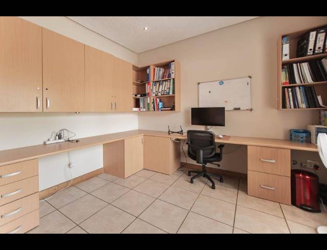 5 BEDROOM HOUSE FOR SALE IN DOWERGLEN EXT 4